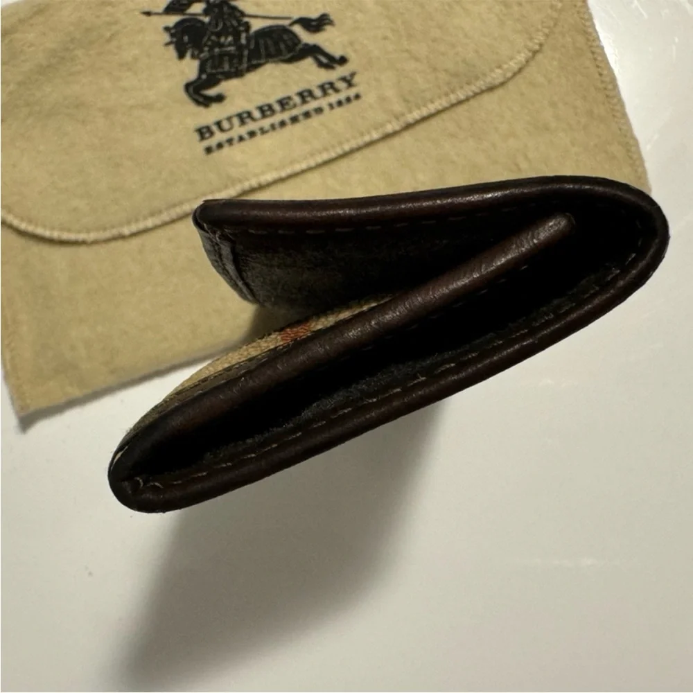Vintage Burberry Keyholder in Classic Check with Dust Cover - Picture 6 of 9